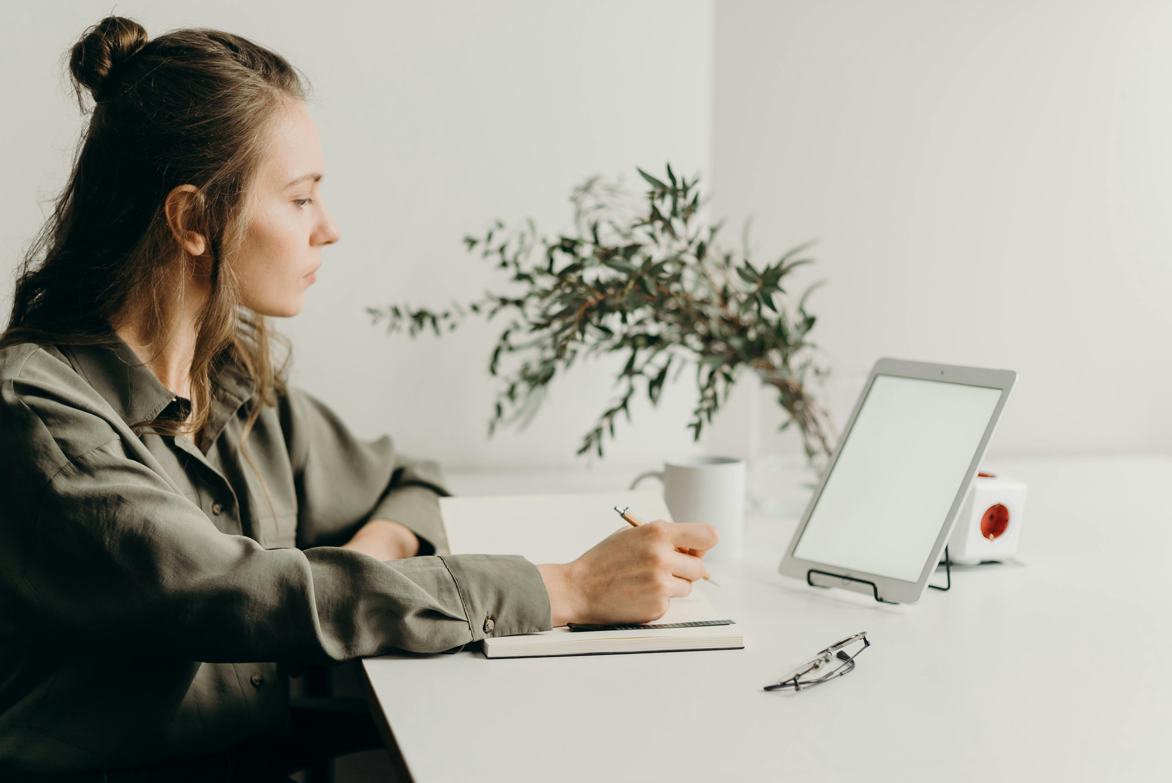 Building a Strong Portfolio: Tips for Aspiring Coders and Designers